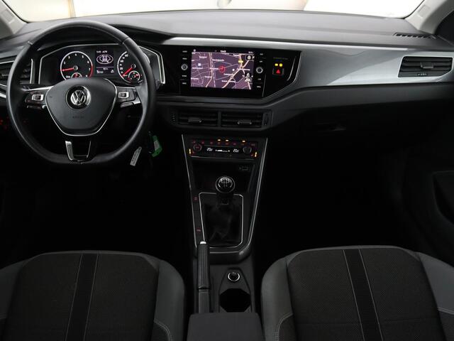 Volkswagen POLO 1.0 TSI Highline | Stoelverwarming | Parkeerhulp | Adaptive cruise | Navigatie | Bluetooth | Climate control | Getint glas