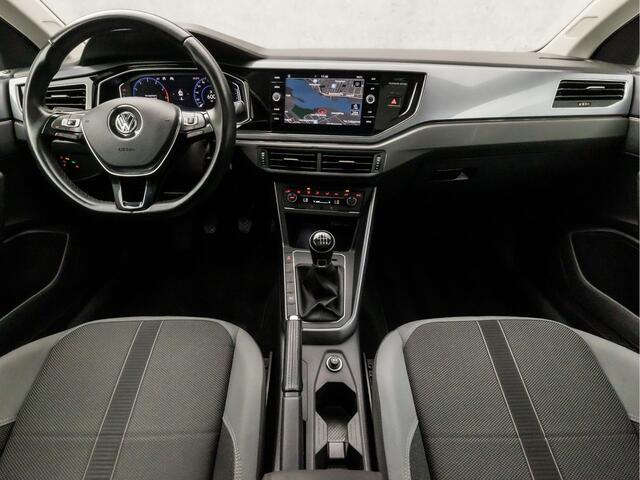 Volkswagen POLO 1.0 TSI R-Line Sport (SCHUIFDAK, VIRTUAL COCKPIT, APPLE CARPLAY, GROOT NAVI, CLIMATE, SPORTSTOELEN, LED KOPLAMPEN, PARKEERSENSOREN, GETINT GLAS, NIEUWE APK, NIEUWSTAAT)