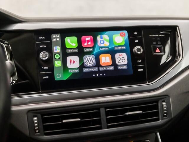Volkswagen POLO 1.0 TSI R-Line Sport (SCHUIFDAK, VIRTUAL COCKPIT, APPLE CARPLAY, GROOT NAVI, CLIMATE, SPORTSTOELEN, LED KOPLAMPEN, PARKEERSENSOREN, GETINT GLAS, NIEUWE APK, NIEUWSTAAT)