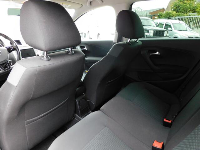 Volkswagen POLO 1.0 BlueMotion Edition TOPSTAAT! DEALER ONDERHOUDEN! APPLE/ANDROID! CRUISE! AIRCO! LM VELGEN!