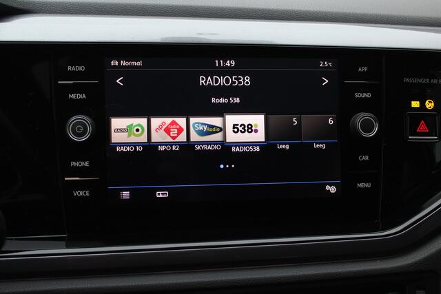 Volkswagen POLO 1.0 TSI Highline 3x R-line / Full option! / Panoramadak / Camera / Virtual Cockpit / Keyless / 17'' / Dynaudio / Winterpakket / LED Koplampen / Navigatie / DAB / ACC