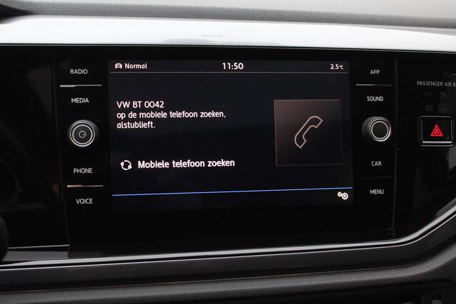 Volkswagen POLO 1.0 TSI Highline 3x R-line / Full option! / Panoramadak / Camera / Virtual Cockpit / Keyless / 17'' / Dynaudio / Winterpakket / LED Koplampen / Navigatie / DAB / ACC
