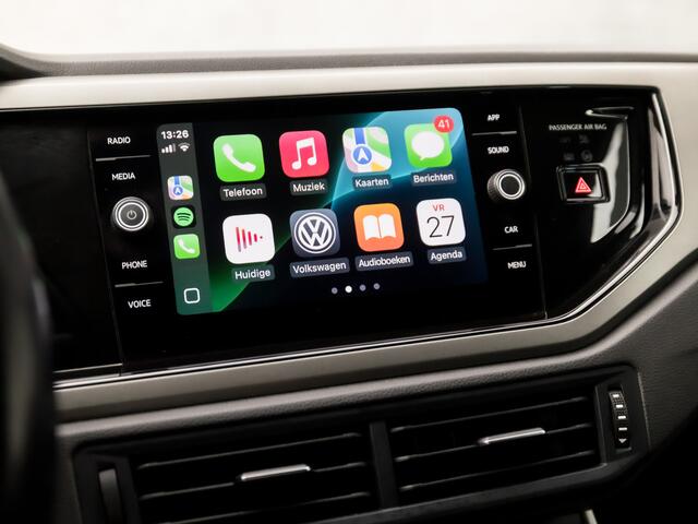 Volkswagen POLO 1.0 TSI Sportline (APPLE CARPLAY, GETINT GLAS, PARKEERSENSOREN, SPORTSTOELEN, ADAPTIVE CRUISE, LED ACHTERLICHTEN, NIEUWE APK, NIEUWSTAAT)