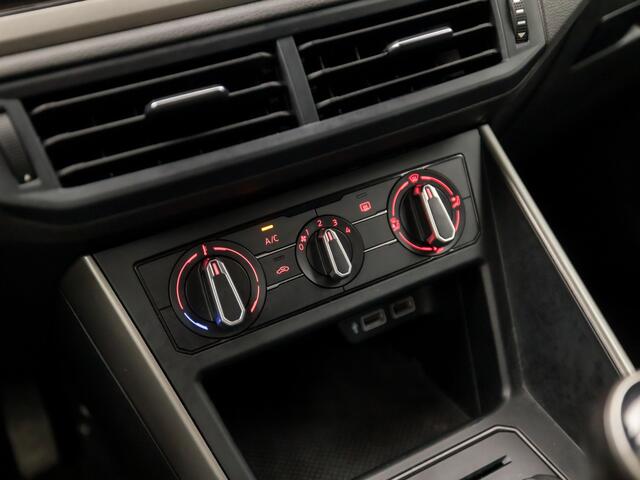 Volkswagen POLO 1.0 TSI Sportline (APPLE CARPLAY, GETINT GLAS, PARKEERSENSOREN, SPORTSTOELEN, ADAPTIVE CRUISE, LED ACHTERLICHTEN, NIEUWE APK, NIEUWSTAAT)