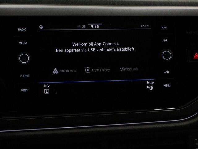 Volkswagen POLO 1.0 TSI 110pk Highline Navigatie Apple Carplay/Android Auto Parkeersensoren Stoelverwarming Ledverlichting Getinte ramen Climate Control