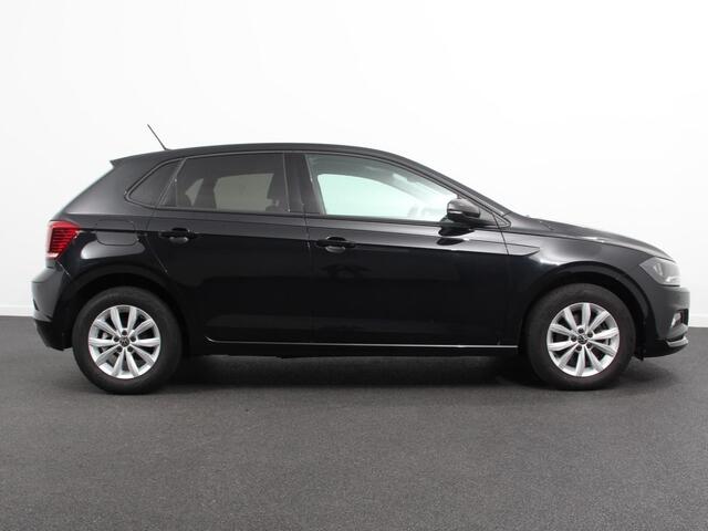 Volkswagen POLO 1.0 TSI 110pk Highline Navigatie Apple Carplay/Android Auto Parkeersensoren Stoelverwarming Ledverlichting Getinte ramen Climate Control