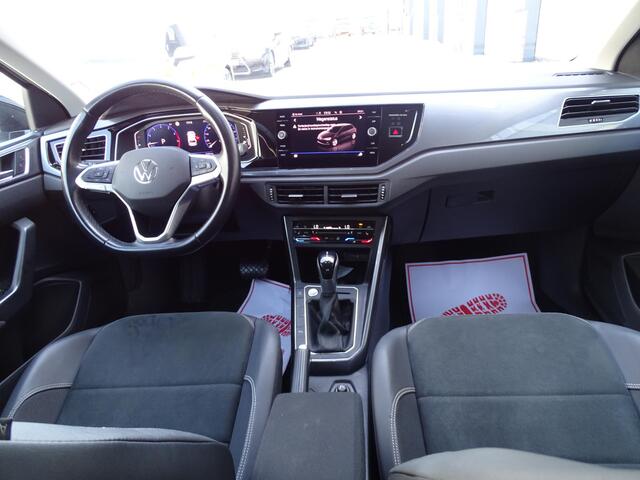 Volkswagen POLO 1.0 TSI R-Line AUTOMAAT-DSG|LED KOPLAMEN IQ|LED ACHTERLICHTEN IQ| NAVIGATIE|ACHTERUIT RIJ CAMERA|STOELVERWARMING|ADAPTIVE CRUISE CONTROL|