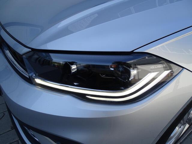 Volkswagen POLO 1.0 TSI R-Line AUTOMAAT-DSG|LED KOPLAMEN IQ|LED ACHTERLICHTEN IQ| NAVIGATIE|ACHTERUIT RIJ CAMERA|STOELVERWARMING|ADAPTIVE CRUISE CONTROL|