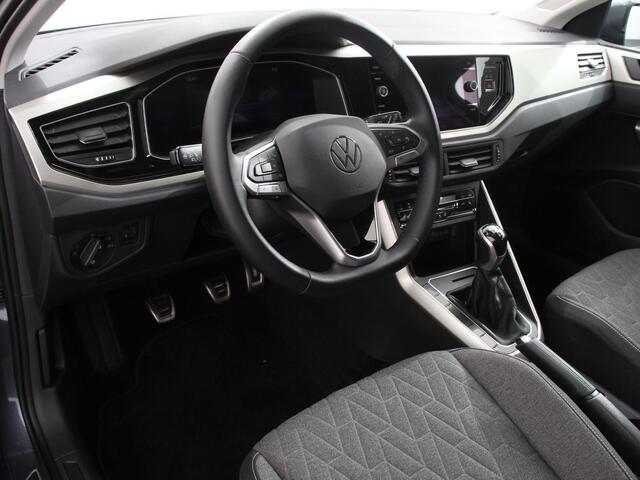 Volkswagen POLO 1.0 TSI Move Navigatie App Connect / Android Auto / Apple Carplay Climate Control Parkeer sensoren Lichtmetalen Velgen Dab Digitale Cockpit