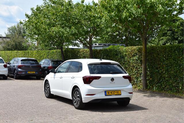 Volkswagen POLO 1.0 TSI 96 PK Life Fabrieksgarantie Parkeersensoren Carplay NAP 1e eigenaar