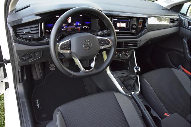 Volkswagen POLO 1.0 TSI 96 PK Life Fabrieksgarantie Parkeersensoren Carplay NAP 1e eigenaar