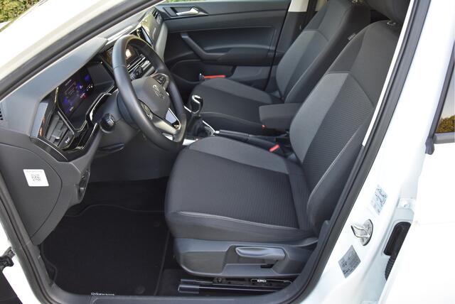 Volkswagen POLO 1.0 TSI 96 PK Life Fabrieksgarantie Parkeersensoren Carplay NAP 1e eigenaar