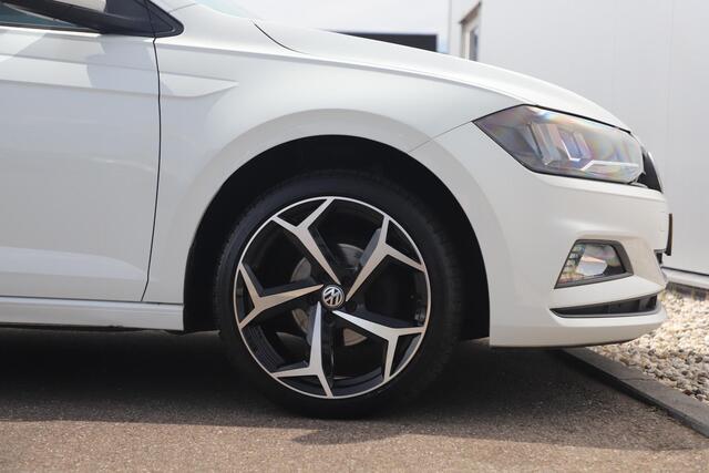 Volkswagen POLO 1.0 TSI Comfortline 95PK NAP! Carplay Android Navigatie Airco Adaptive Cruise 17 inch R-Line Zwarte/Gepolijste Velgen Nieuwe All-Seasons!