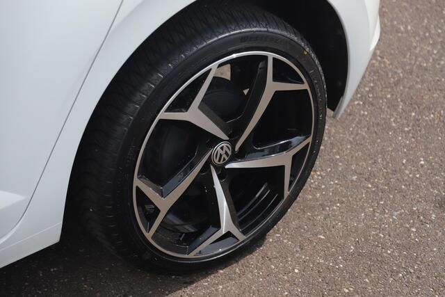 Volkswagen POLO 1.0 TSI Comfortline 95PK NAP! Carplay Android Navigatie Airco Adaptive Cruise 17 inch R-Line Zwarte/Gepolijste Velgen Nieuwe All-Seasons!