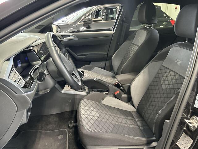 Volkswagen POLO 1.0 Tsi 95pk R-Line · Apple/Android Car Play · P-Sensoren · Navi · IQ.light · Stoelverwarming · 16'' Inch ·
