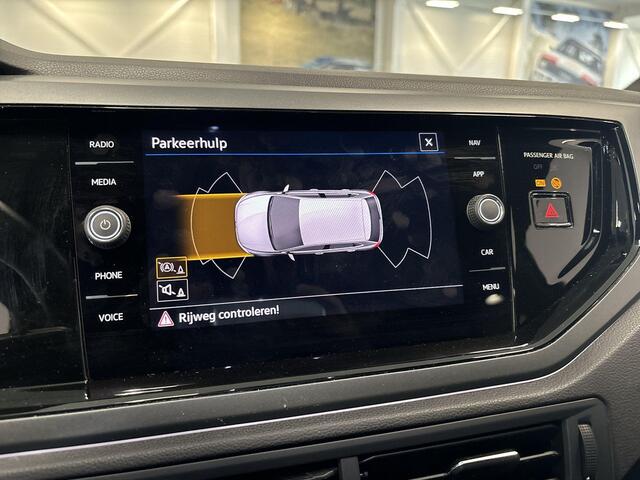 Volkswagen POLO 1.0 Tsi 95pk R-Line · Apple/Android Car Play · P-Sensoren · Navi · IQ.light · Stoelverwarming · 16'' Inch ·