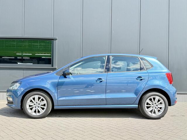 Volkswagen POLO 1.2 TSI Comfortline Business R 90 PK | Navigatie | Airco | Apple CarPlay | Android auto | Cruise control | Parkeersensoren | Trekhaak | Lichtmetalen velgen |
