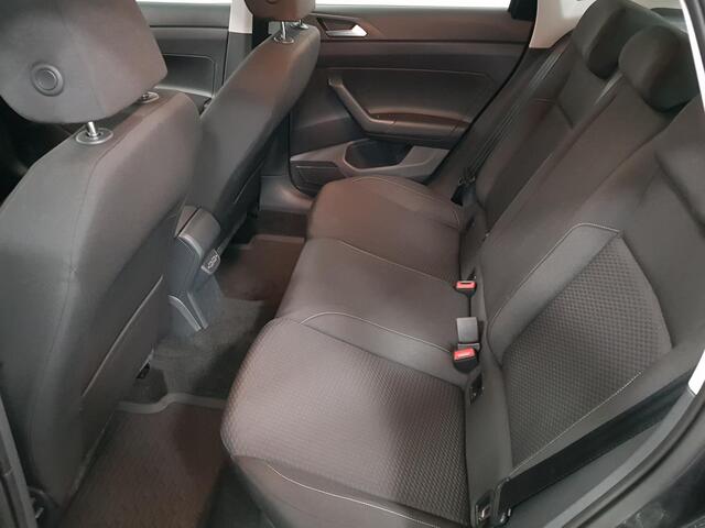 Volkswagen POLO 1.0 TSI DSG Comfortline Navigatie Airco Parkeer Sensoren Stoelverwarming Lichtmetalen Velgen Armsteun Led