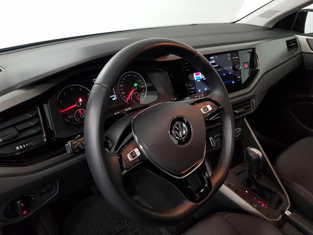 Volkswagen POLO 1.0 TSI DSG Comfortline Navigatie Airco Parkeer Sensoren Stoelverwarming Lichtmetalen Velgen Armsteun Led