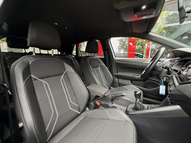Volkswagen POLO 1.0 TSI 96PK *!* HIGHLINE *!* NAVI/ CARPLAY/ 16''LMV/ STOELVERW/ PRIVACY GLAS *!*