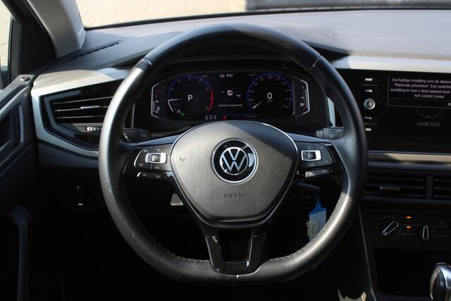 Volkswagen POLO 1.0 TSI Highline Automaat/Virtual cockpit/Adaptive cruise control/Parkeersensoren rondom/Apple carplay/DAB/Airco.