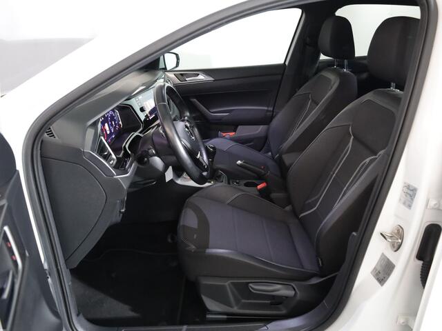 Volkswagen POLO 1.0 TSI Highline 95 pk | Navigatie | Panoramadak | Parkeersensoren | LED koplampen | Apple Carplay/Android Auto | Voll. digitaal instrumentenpaneel | R-Line exterieur |