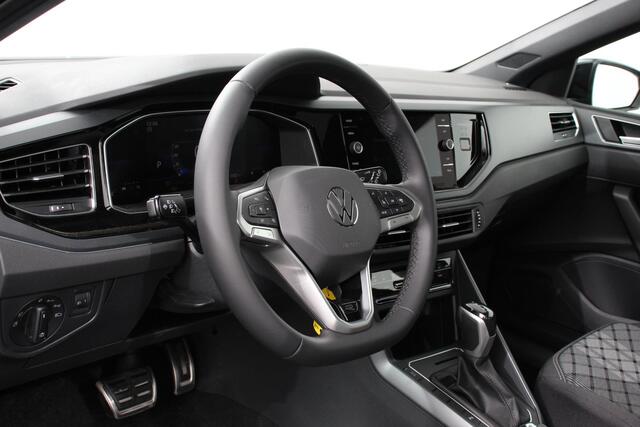 Volkswagen POLO 1.0 TSI DSG R-Line Demo! | Panorama dak Navigatie App Connect Climate Control DAB | LED Parkeer sensoren Camera Cruise control adaptive Lichtmetalen velgen