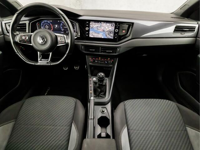 Volkswagen POLO 1.0 TSI R-Line Sport (2X R-LINE, SCHUIFDAK, VIRTUAL COCKPIT, KEYLESS, APPLE CARPLAY, CAMERA, ALCANTARA, GETINT GLAS, ZWART HEMEL, ADAPTIVE CRUISE, LM VELGEN, NIEUWSTAAT)