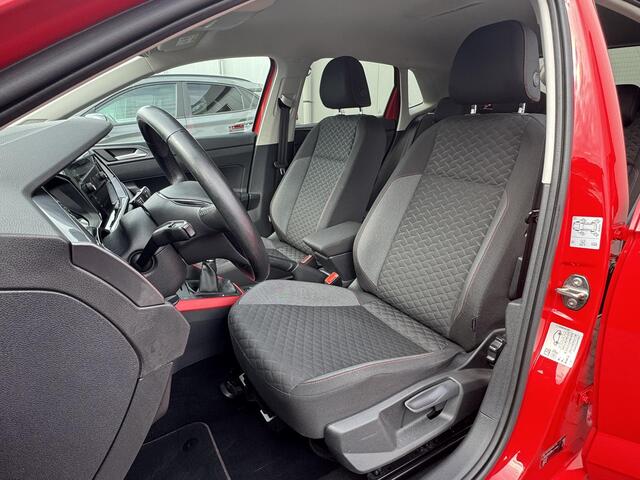 Volkswagen POLO 1.0 TSI Join / Navigatie / Cruise Control / Lichtmetalen Velgen / Appel CarPlay & Android Auto / Climate Control / all season banden