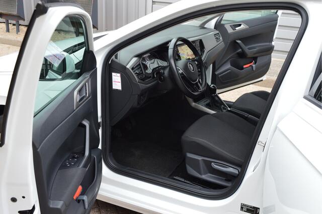 Volkswagen POLO 1.0 TSI Comfortline O.a: Navi, Adaptive Cruise, Carplay, 15 Inch L.M., Airco, Dab, etc... Rijklaar! All-in prijs