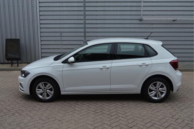 Volkswagen POLO 1.0 TSI Comfortline O.a: Navi, Adaptive Cruise, Carplay, 15 Inch L.M., Airco, Dab, etc... Rijklaar! All-in prijs
