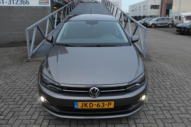 Volkswagen POLO 1.0 TSI Highline Parkeersensoren v+a/Cruise control/Climate control/Stoel en spiegel verwarming/Navi by app/Licht metalen velgen/Privacy glass