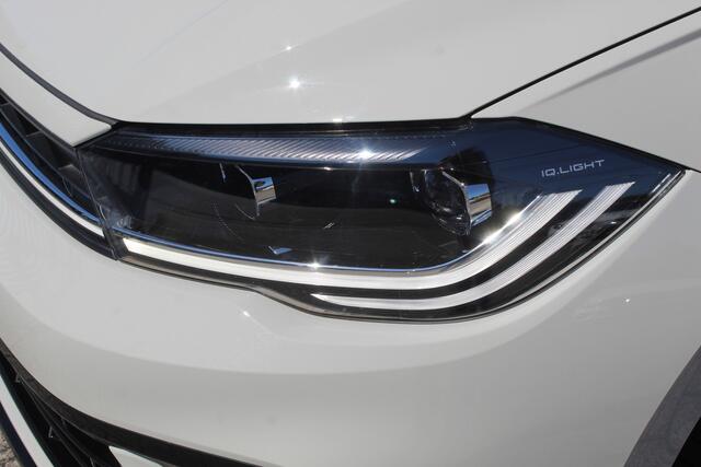 Volkswagen POLO 1.0 TSI 2x R-Line Automaat Navigatie/Virtual cockpit/Adaptive cruise control/Achteruitrijcamera/Parkeersensoren rondom/Apple carplay/Stoelverwarming/LED grill/IQ.light/Climate control/Draadloze telefoonlader/DAB/17''Lichtmetalen velgen.