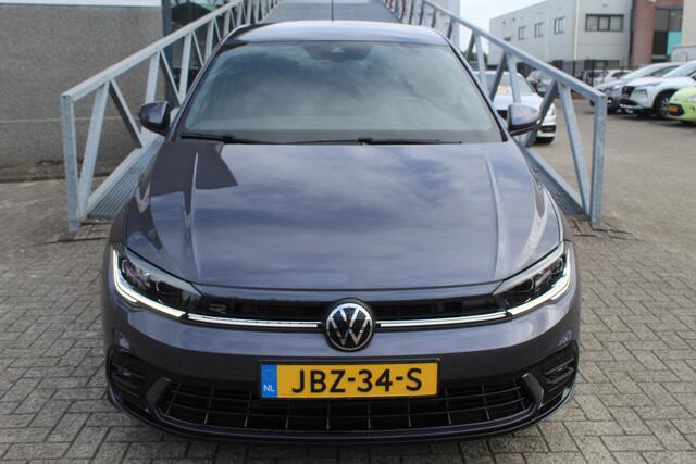 Volkswagen POLO 1.0 TSI 2x R-Line 1.0 TSI 2x R-Line Automaat IQLight/Stoelverwarming/Navigatie/Virtual cockpit/Adaptive cruise control/Achteruitrijcamera/Parkeersensoren rondom/Apple carplay/LED grill/Climate control/Draadloze telefoonlader/DAB/16''Lichtmetalen velgen