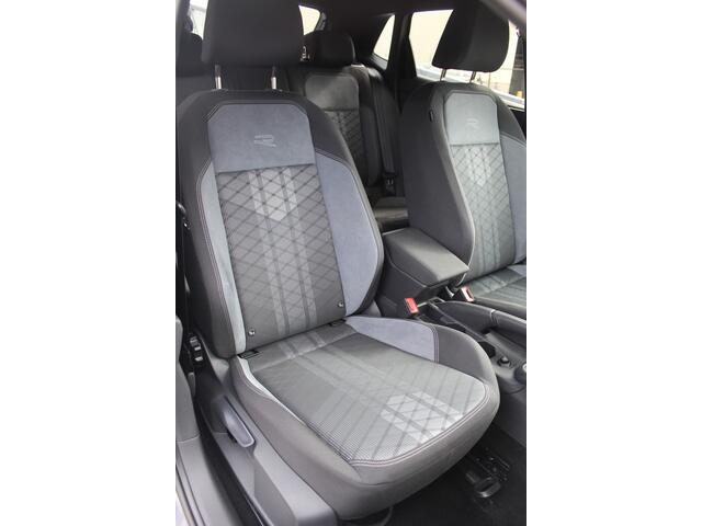 Volkswagen POLO 1.0 TSI 2x R-Line Automaat IQLight/Stoelverwarming/Navigatie/Virtual cockpit/Adaptive cruise control/Achteruitrijcamera/Parkeersensoren rondom/Apple carplay/LED grill/Climate control/Draadloze telefoonlader/DAB/16''Lichtmetalen velgen.