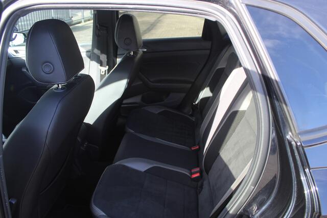 Volkswagen POLO 2.0 TSI GTI Automaat/Achteruitrijcamera/Parkeersensoren rondom/Beats audio/Digital dash/Apple car play/Navigatie/Adaptive cruise control/Climate control/Stoelverwarming/Inklapbare en verwarmbare buitenspiegels