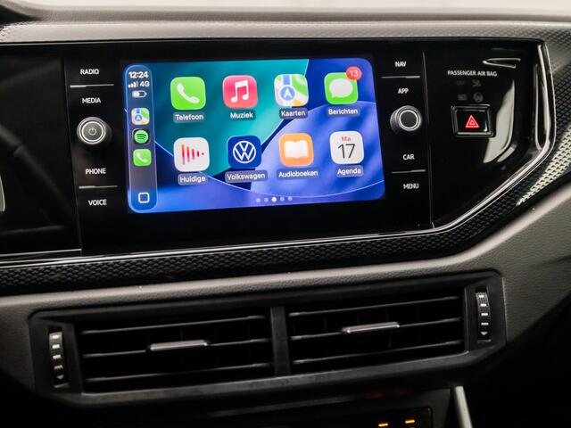 Volkswagen POLO 1.0 TSI Sportline Automaat (VIRTUAL COCKPIT, APPLE CARPLAY, GROOT NAVI, CAMERA, KEYLESS, SPORTSTOELEN, GETINT GLAS, LM VELGEN, NIEUWSTAAT)