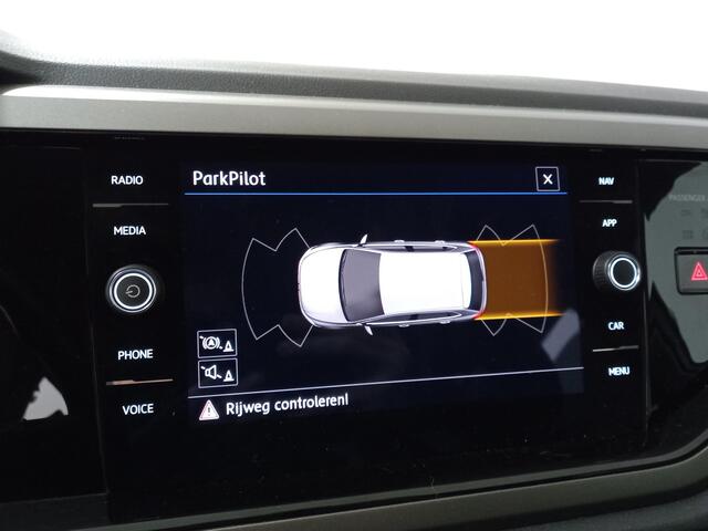 Volkswagen POLO 1.0 TSI DSG Comfortline Navigatie Climate Control Parkeer Sensoren DAB Extra Getint Glas Lichtmetalen velgen