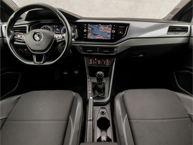 Volkswagen POLO 1.0 TSI Sportline (APPLE CARPLAY, ZWART HEMEL, GROOT NAVI, ADAPTIVE CRUISE, PARKEERSENSOREN, SPORTSTOELEN, GETINT GLAS, NIEUWE APK, NIEUWSTAAT)