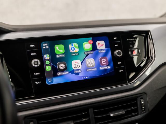 Volkswagen POLO 1.0 TSI Sportline (APPLE CARPLAY, ZWART HEMEL, GROOT NAVI, ADAPTIVE CRUISE, PARKEERSENSOREN, SPORTSTOELEN, GETINT GLAS, NIEUWE APK, NIEUWSTAAT)