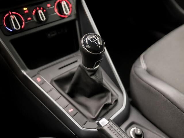 Volkswagen POLO 1.0 TSI Sportline (APPLE CARPLAY, ZWART HEMEL, GROOT NAVI, ADAPTIVE CRUISE, PARKEERSENSOREN, SPORTSTOELEN, GETINT GLAS, NIEUWE APK, NIEUWSTAAT)