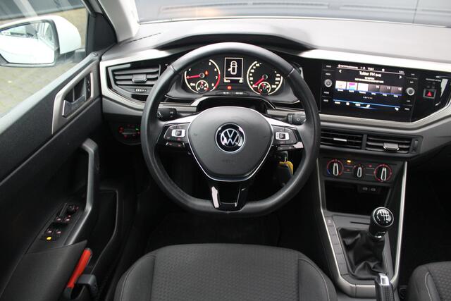 Volkswagen POLO 1.0 TSI Comfortline | incl. 12 maanden garantie | Adaptive cruise | Navi | Airco | Carplay | DAB+ | 15" LM velgen | Mistlampen voor | Isofix | Origineel NL auto | Dealer onderhouden |