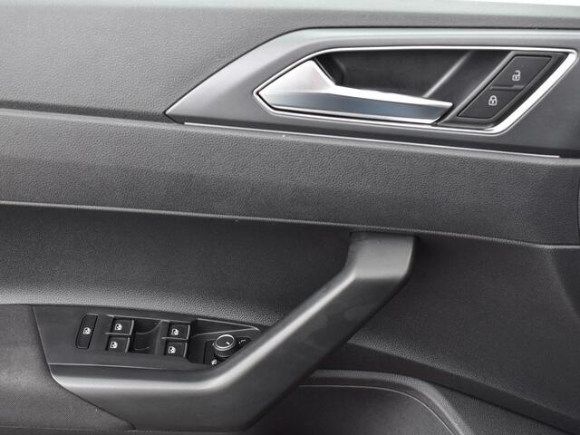 Volkswagen POLO 1.0 TSI 95pk DSG R-Line Camera · Apple/Andorid Car Play · P-Sensoren · DAB · Getint Glas · 16'' Inch · Garantie t/m 24-11-2028 of 100.000km