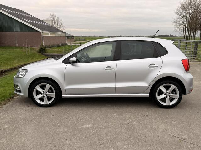 Volkswagen POLO 1.2 TSI Highline | LM-VELGEN | PARKEERCAMERA | LED KOPLAMPEN | CRUISE CONTROL | NIEUWE DISTRIBUTIERIEM (2024) |