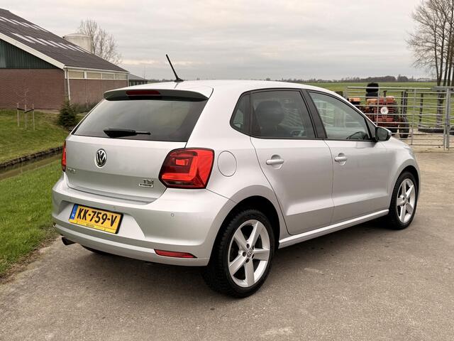Volkswagen POLO 1.2 TSI Highline | LM-VELGEN | PARKEERCAMERA | LED KOPLAMPEN | CRUISE CONTROL | NIEUWE DISTRIBUTIERIEM (2024) |
