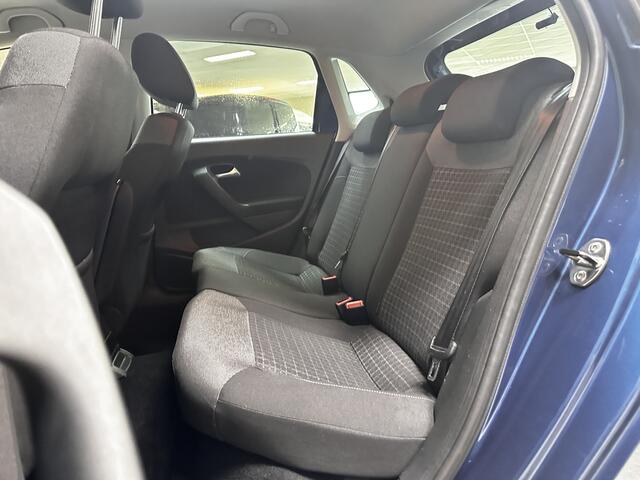 Volkswagen POLO 1.4 TDI Comfortline /Trekhaak /Apple + Android /Navi /Airco /Cruise /Elek. pakket /Bluetooth /15"LMV /Extra getint glas /Mistlampen /PDC V+A.
