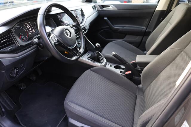 Volkswagen POLO 1.0 MPI Comfortline Business CARPLAY AIRCO DAB CRUISE NAVI VOICE 2XPDC LMV
