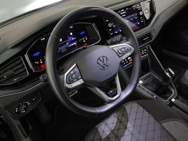 Volkswagen POLO 1.0 TSI R-Line 95 pk Automaat (DSG) | Verlengde garantie | Navigatie | Parkeersensoren | Achteruitrijcamera | Keyless | Stoelverwarming |