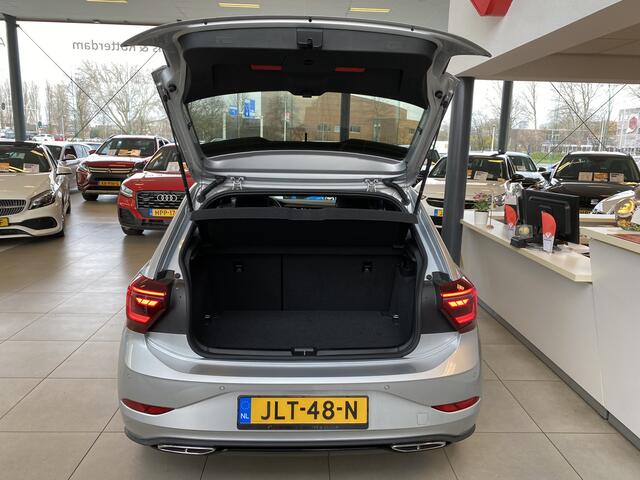 Volkswagen POLO 1.0 TSI R-Line Automaat, Navigatie,Virtual Cockpit,Adaptive Cruise control,Spraakbediening,Achteruitrijcamera,Parkeersensoren rondom/Apple carplay,Stoelverwarming,LED grill/IQ.light,Climate control,Draadloze Telefoonlader,DAB,17''Lichtmetalen Velgen