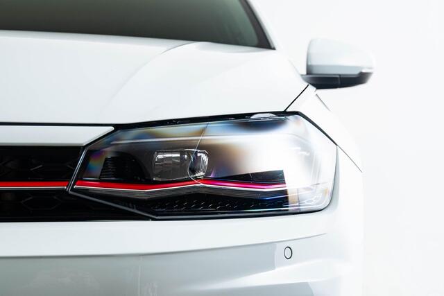 Volkswagen POLO 2.0 TSI GTI Panoramadak - ACC - Winterpakket - Spiegelpakket - Getinte Ruiten - Sound systeem Beats - Parkeerassistent - Licht/Zicht pakket - Proactieve inzittendenbescherming -